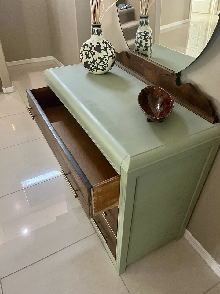 ¡Cómoda cascada bellamente restaurada de los años 30 con espejo! Foto 2 de 4