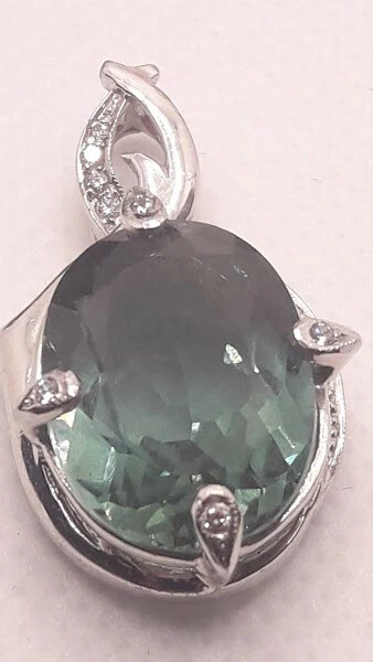 Colgante brasileño de piedras preciosas de turmalina verde verdilita enchapado en plata ¡Fantástico! Foto 2 de 3