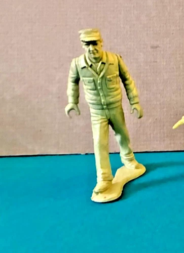 MARX 3 INCH TRUCK TERMINAL WORKER!! Vintage!!