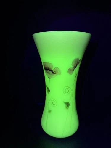 Vintage Fenton Glass Burmese Uranium Painted Poppy Vase 10.25” 167/225 W/label