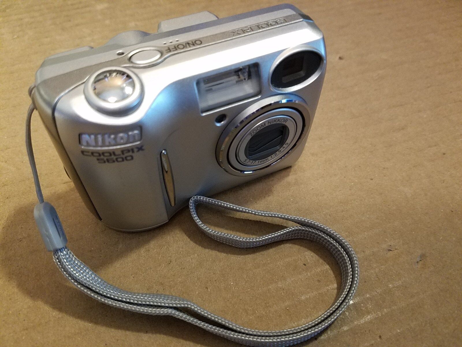 Nikon Coolpix 5600 5.1MP Digital Camera 3x Optic E5600 2-AA Batteries  #30512533