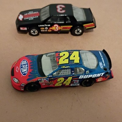 Hot Wheels Diecast Chevrolet NASCAR R 1988 Dale Earnhardt, 2004 Jeff Gordon.