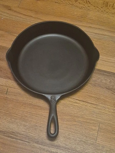 Vintage Lodge NO. 8 RAISED No Notch Heat Ring Cast Iron Skillet Clean & Seasoned