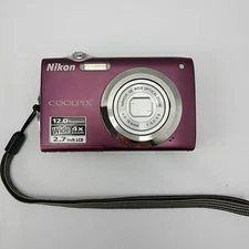 Nikon COOLPIX  S3000 12.0MP Digital Camera Point And Shoot (Lens Error)