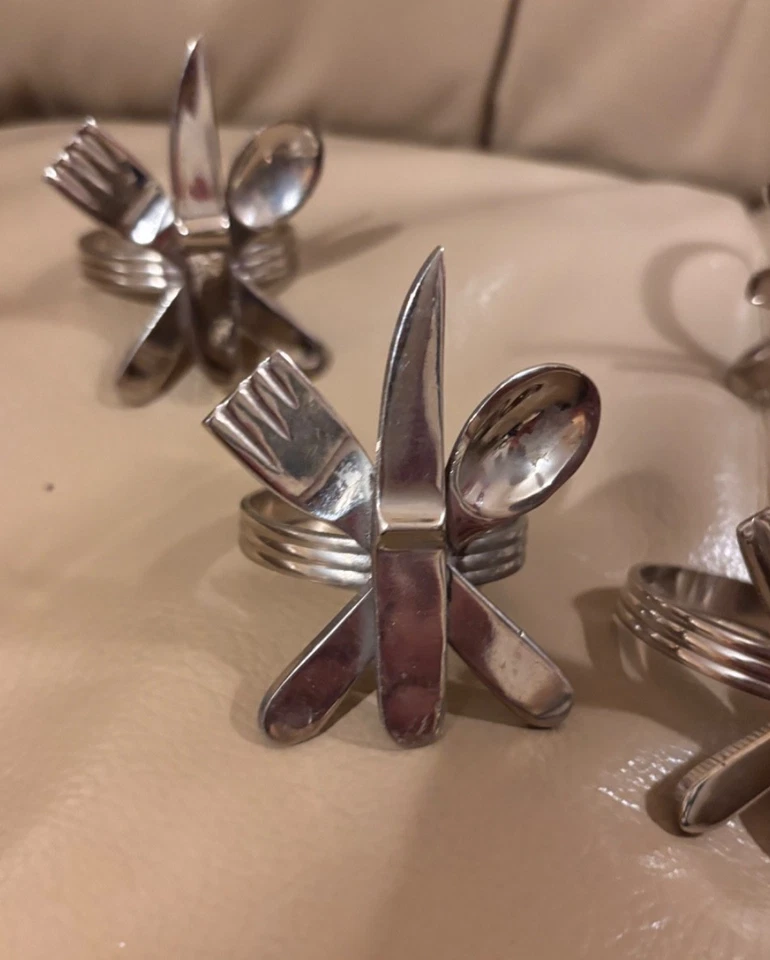 JUEGO DE 8 SERVILLETEROS DE ACERO INOXIDABLE CON FORMA DE TENEDOR, CUCHILLO Y CUCHARA Foto 2 de 4