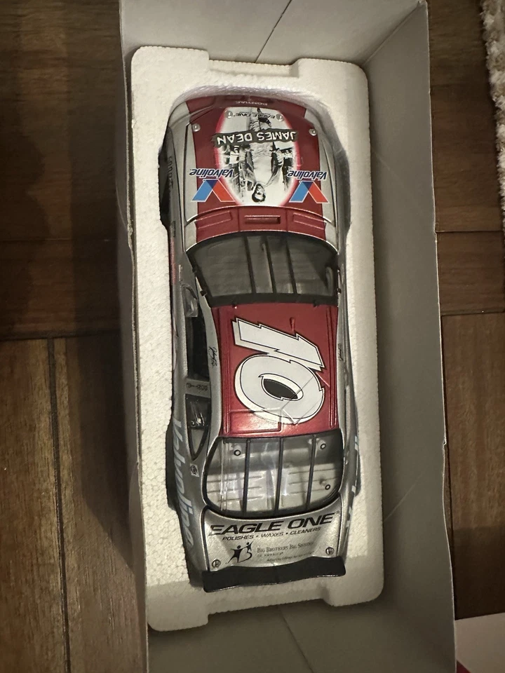 NASCAR Johnny Benson #10 Valvoline / James Dean Diecast 1:24 - Image 4 of 4