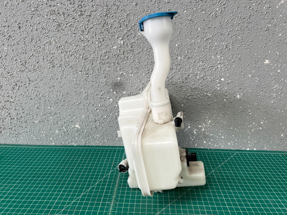 1421 BMW i3 WINDSHIELD WIPER WASHER FLUID RESERVOIR TANK W/ PUMP OEM