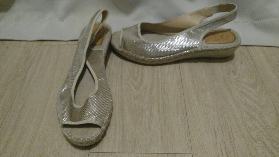 Vidorreta Jessy Espadrilles Wedge Shoe Size 40 US 10 Beige/Silver Peep toe. Mint - Image 2 of 4
