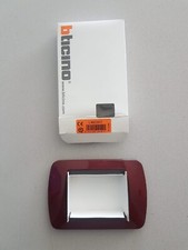 PLACCA BTICINO LIVING INTERNATIONAL METALLO AMARANTO L4803AT 3 POSTI ROTONDA 503