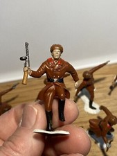 18 LOUIS MARX WWII Hand-Painted 60mm Russian Soldiers-1:32,2 1/2  High-Excellent