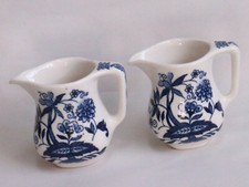 2 Kaffeehaus-Sahne-K&auml;nnchen, Zwiebel-Muster Boch Belgien 5 cm hoch /2