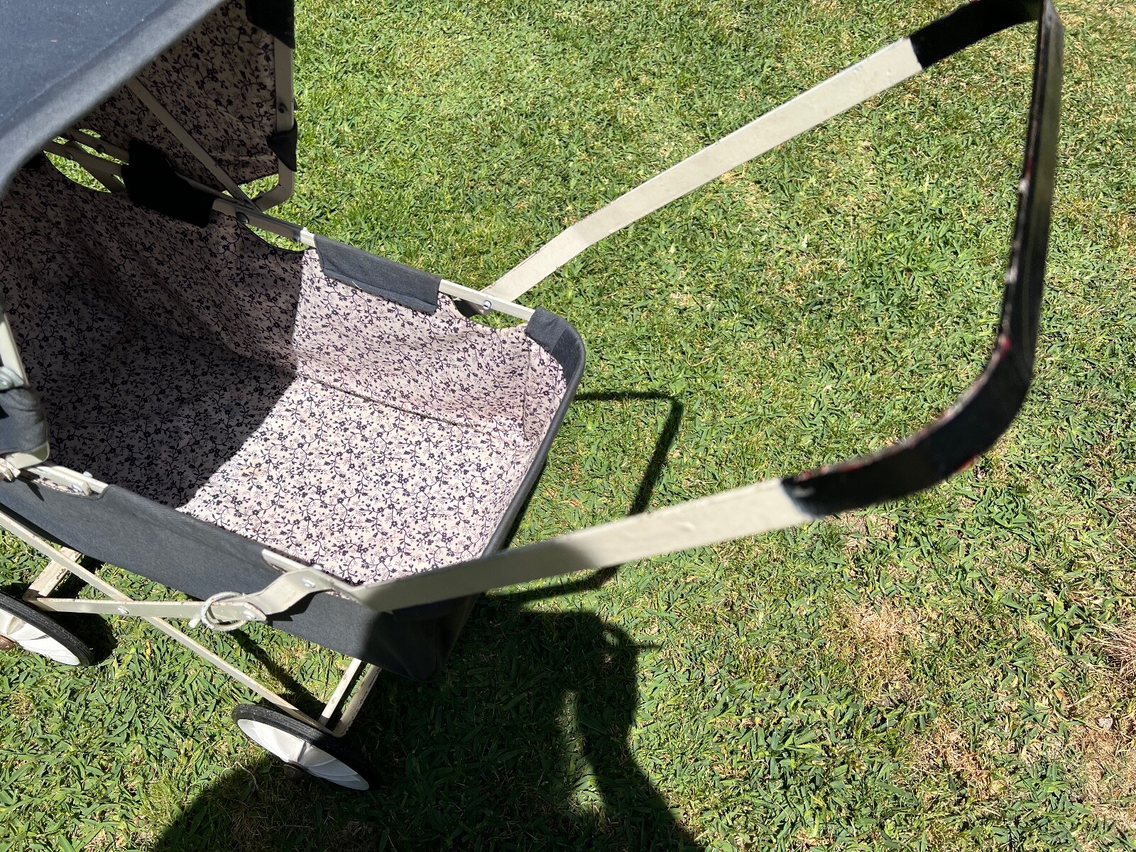 vintage dolls prams 70's  vintage push pram collapsable metal frame & cloth