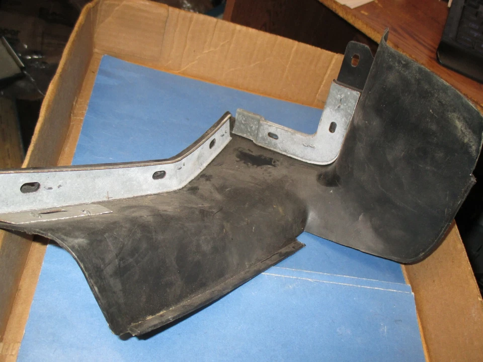 Relleno de parachoques trasero n.o.s. 1977 Chrysler Lebaron+Dodge Diplomat MLDS 2 PUERTAS CPE 40152 Foto 3 de 3