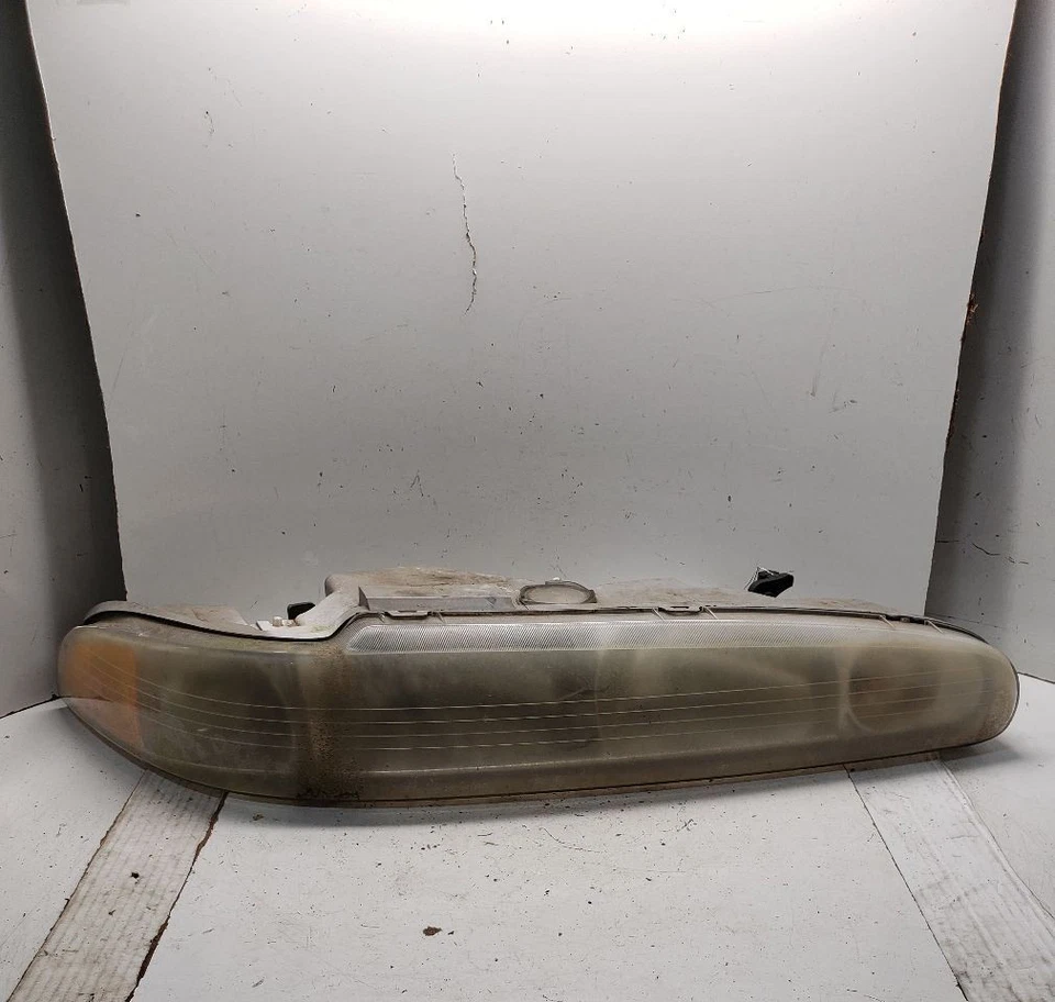 Passenger Right Headlight Fits 98-02 INTRIGUE 1390735 - Image 2 of 4