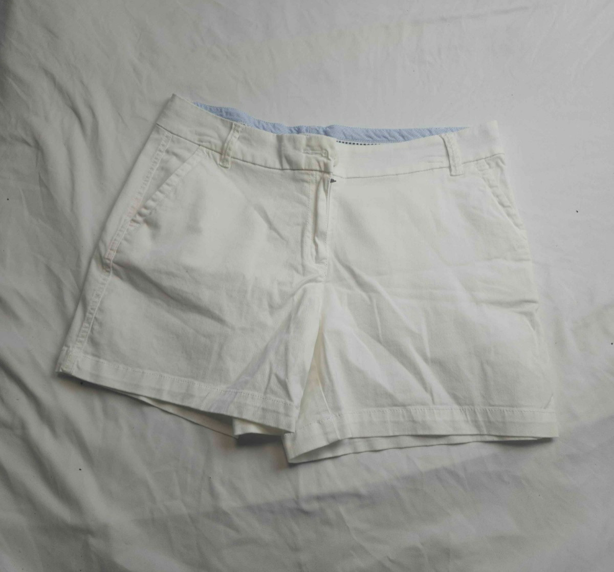 Crown & Ivy Caroline Chino Shorts Women 6 White Stretch Minimalist Preppy Summer