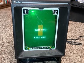 Clean Sweep (Vectrex, 1982) with Overlay