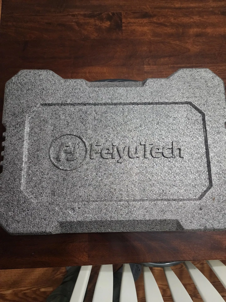 Cardán Feiyutech AK4000 + Estuche y accesorios Foto 2 de 3