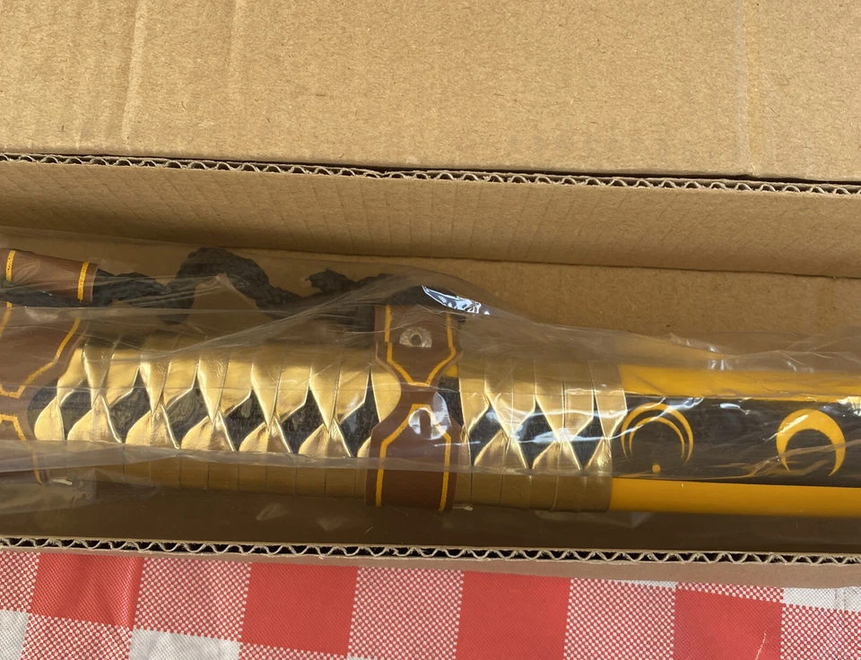 ESPADA ANIME TOUKEN RANBU ABUELO MIKAZUKI MUNECHIKA Amarilla y dorada 41" Foto 4 de 4