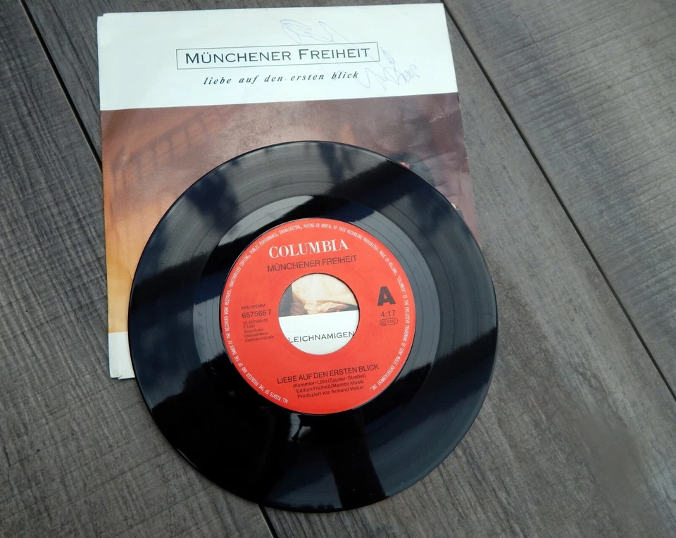 Münchner Freiheit. Liebe auf den ersten Blick. EX/ EX - Bild 2 von 3