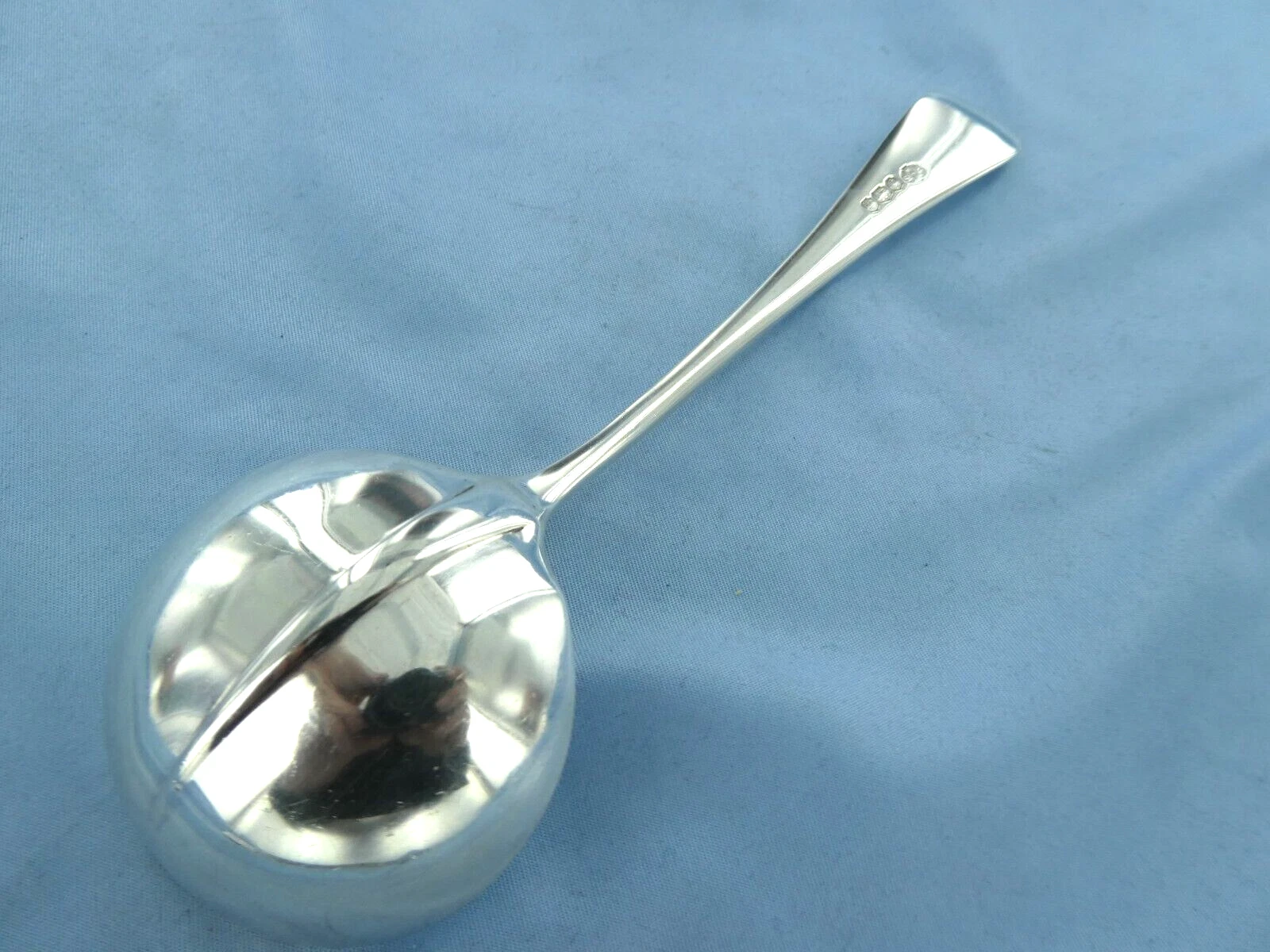 A VINTAGE OLD ENGLISH, RAT TAIL SAUCE LADLE. SHEFFIELD 1970.
Opens in a new window or tab