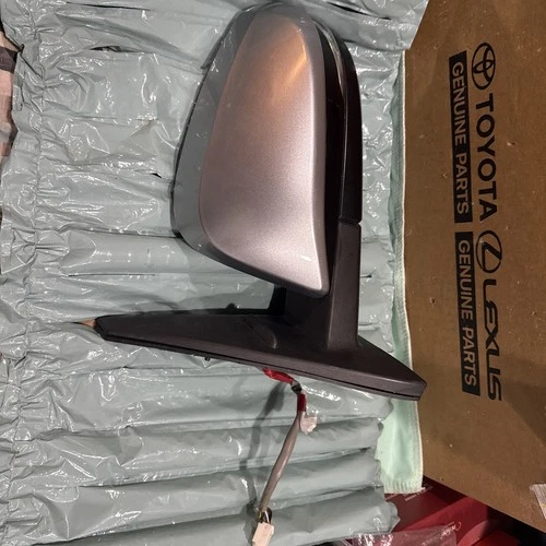 2014-2024 Toyota 4Runner  Driver Side View Mirror W /puddle Light  OEM Used