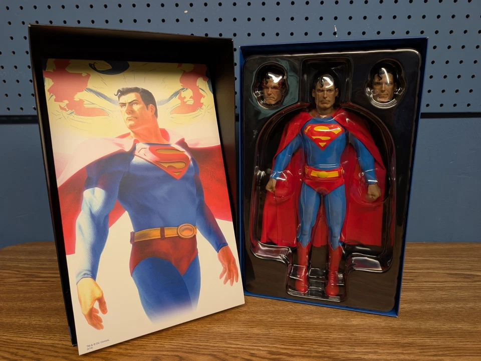 Boneco Superman completo na caixa 1/6 | Sexta escala | DC Comics Sideshow 2014 - Imagem 3 de 4