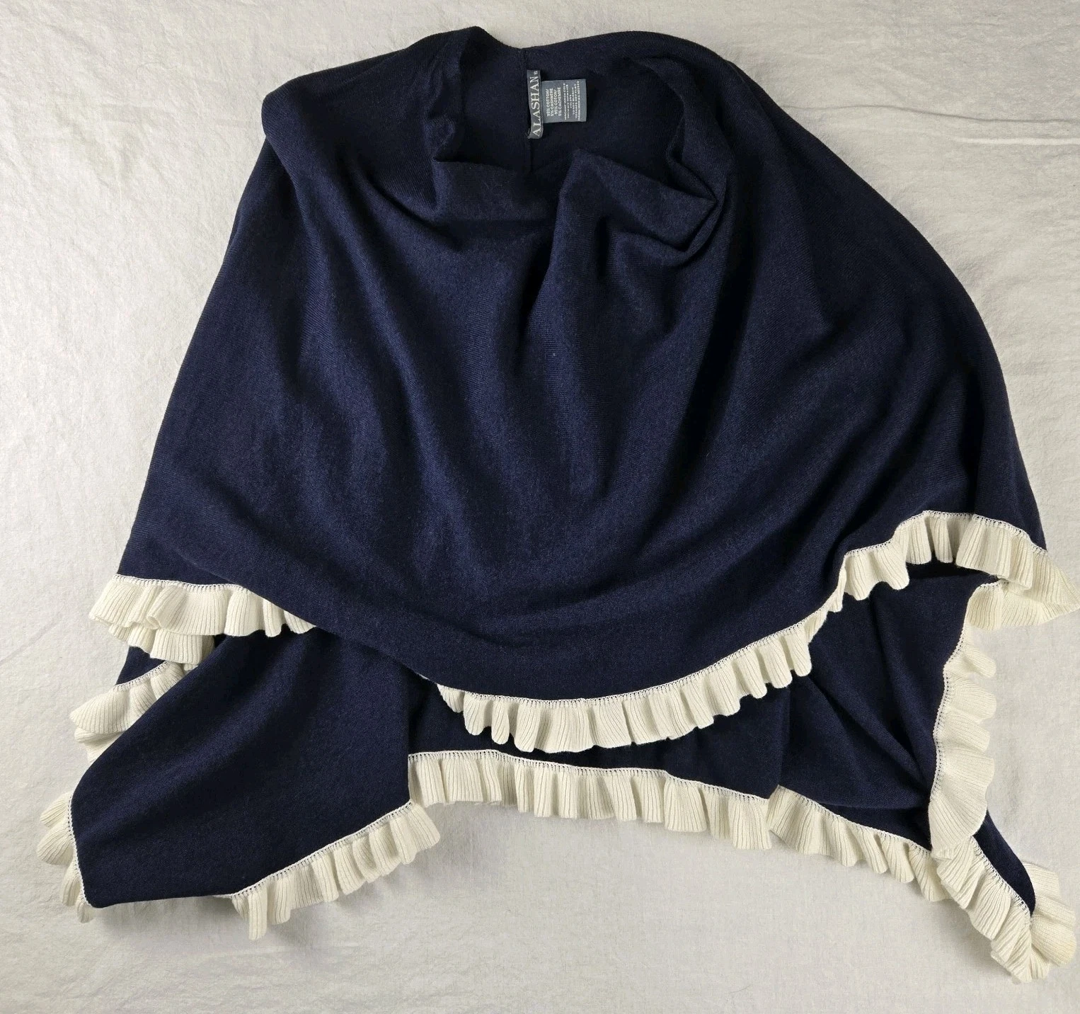 Alashan Poncho Womens Blue with White Ruffle Cotton and Cashmere EUC Feminine
Opens in a new window