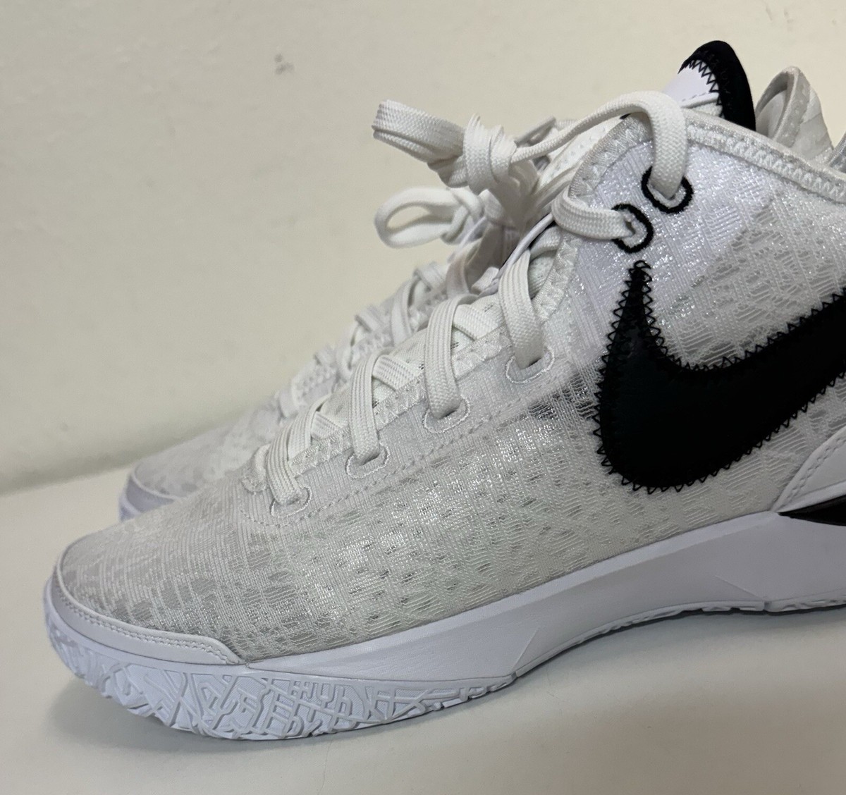 Nike Zoom LeBron NXXT Gen TB Mens Sz 9.5 White Black