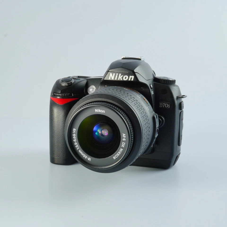 EXCELLENT Nikon D70s + AF‑S DX Zoom Nikkor 18‑55mm F/3.5‑5.6 G ED ...