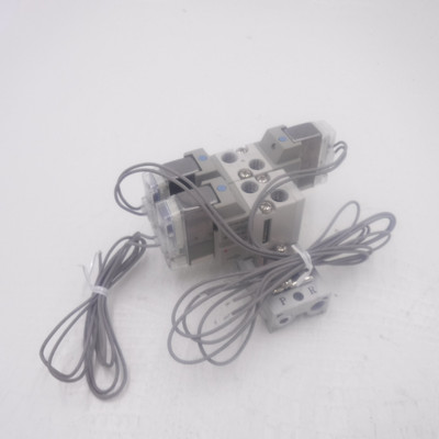SMC Pilot Operated Solenoid Valve Manifold Assembly 4 Port VV5F1-03-DUW00724