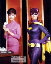 YVONNE CRAIG AS "BATGIRL" IN TV SERIES "BATMAN" - 8X10 PUBLICITY PHOTO (FB-160)