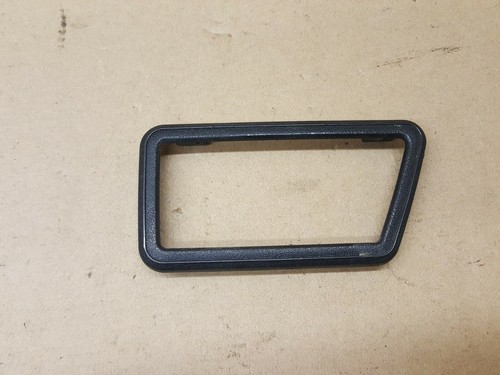 VW GOLF MK2 1.8 8V GTI TÜRZUGGRIFF EINFASSUNG 321837247