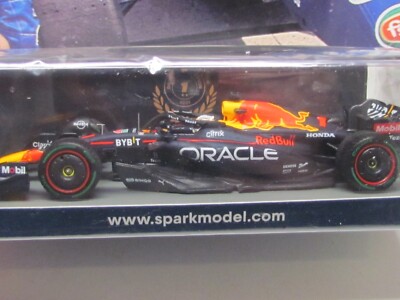 SPARK / F1  - 2022  RED BULL RB18 - MAX VERSTAPPEN - 1/43 SCALE MODEL CAR S8551