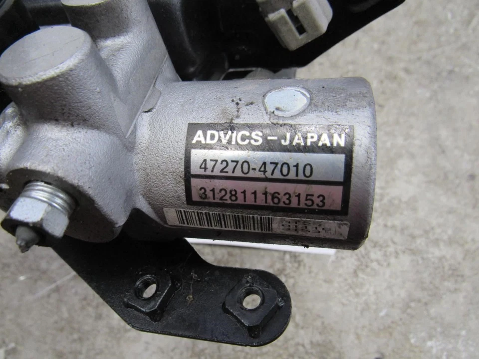2004 2009 Toyota Prius hybrid brake master cylinder solenoid 47270-47010 OEM Foto 3 de 4