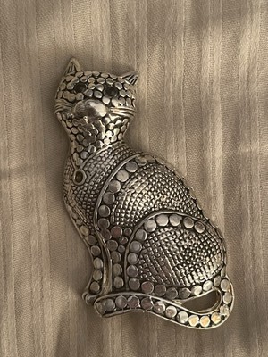 Vintage Silver Tone Cat With Round Details Brooch Pin