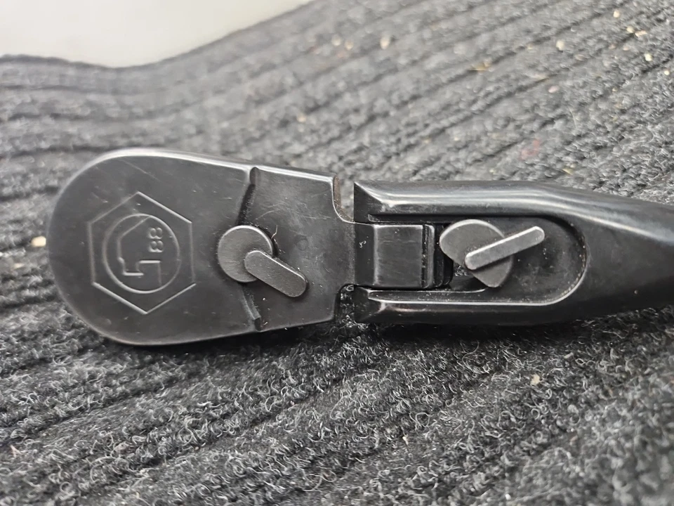 Matco Tools CFR248BLFx 1/2" Trinquete flexible de bloqueo de accionamiento 27,5" de largo púrpura Foto 3 de 4