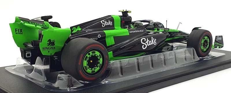 Solido escala 1/18 diecast S1814101 - Kick Sauber #24 F1 Team C44 Bahrain GP 2024 Foto 2 de 4