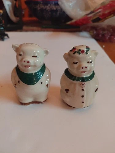 VINTAGE USA SHAWNEE POTTERY SMILEY PIG 3” SALT&PEPPER SHAKERS