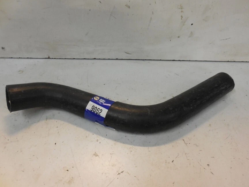 Manguera de refrigerante moldeada 1 23/32" x 1 23/32" x 20 19/32" 9062 Foto 3 de 3