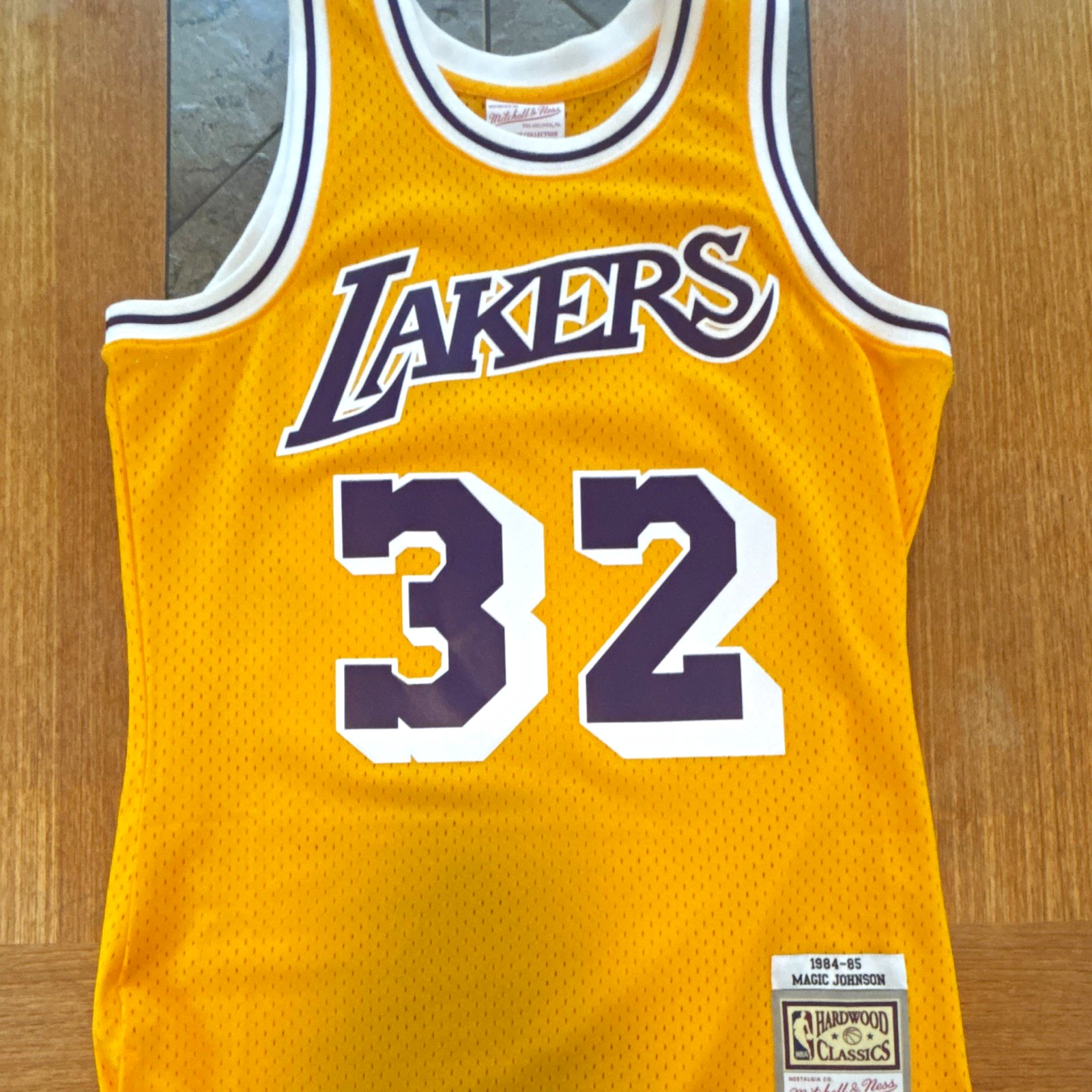 Mitchell & Ness Magic Johnson #32 Los Angeles Lakers Men's Jersey Size M