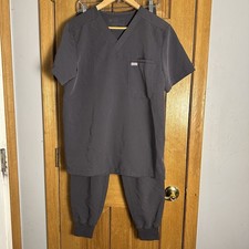 Figs Men s Dark Grey Scrub Set Leon Scrub Top Tansen Scrub Pants S PO 5003