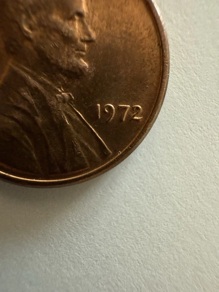 1972 Lincoln Cent Penny Strike Off Center Error. “L” On Rim. No mint mark.  - Image 4 of 4