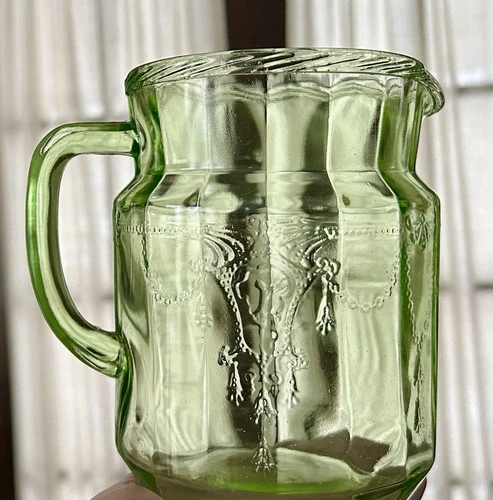 Anchor Hocking Uranium Vaseline Cameo Green  Depression Glass Pitcher 36oz