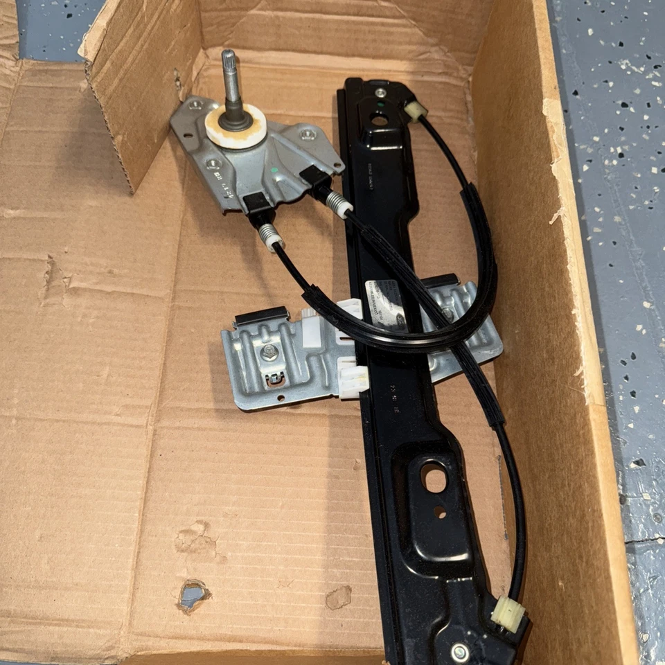 Regulador de janela de porta dianteira direita usado serve: 2015 Ford Fiesta manual dianteiro - Imagem 3 de 3