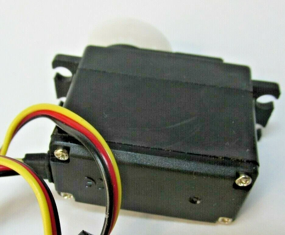 HITEC HS-300 Servo with Parts pack NOS - Image 3 of 4