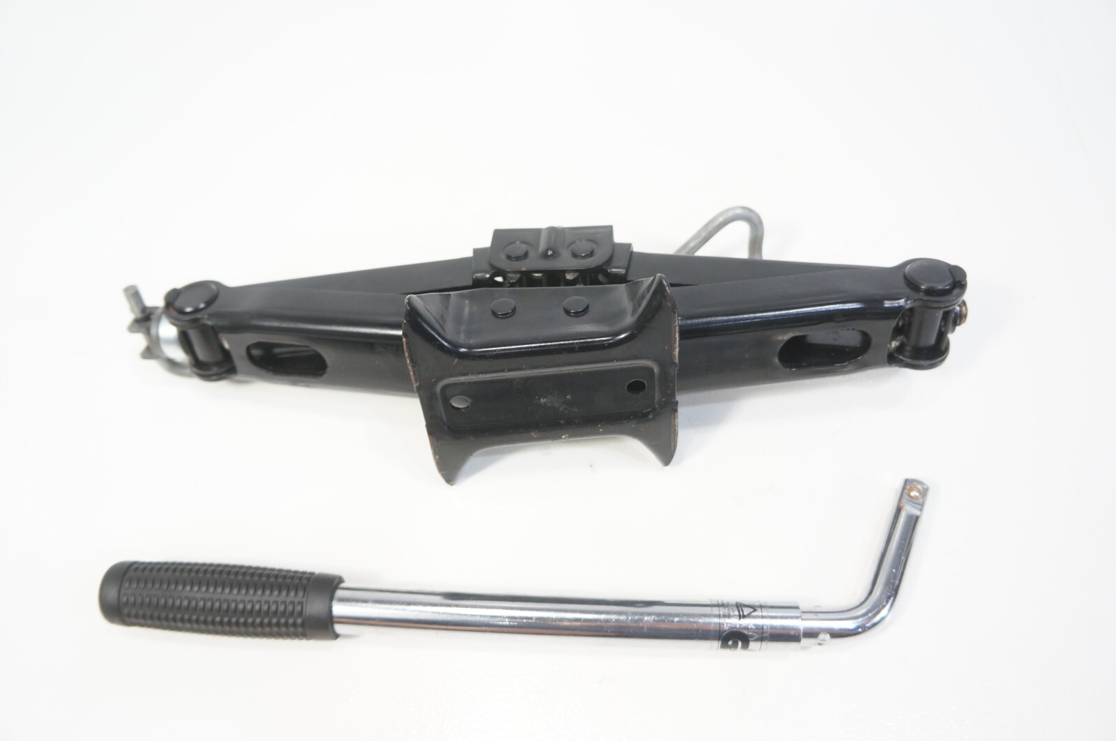 14-22 maserati ghibli m157 m145 m156 tool kit jack lift with lug nut wrench OEM