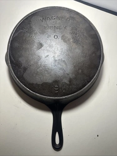 Antique “WAGNER” Sidney -O- Cast-Iron Skillet #9- w/Heat Ring-c.1898-1915￼