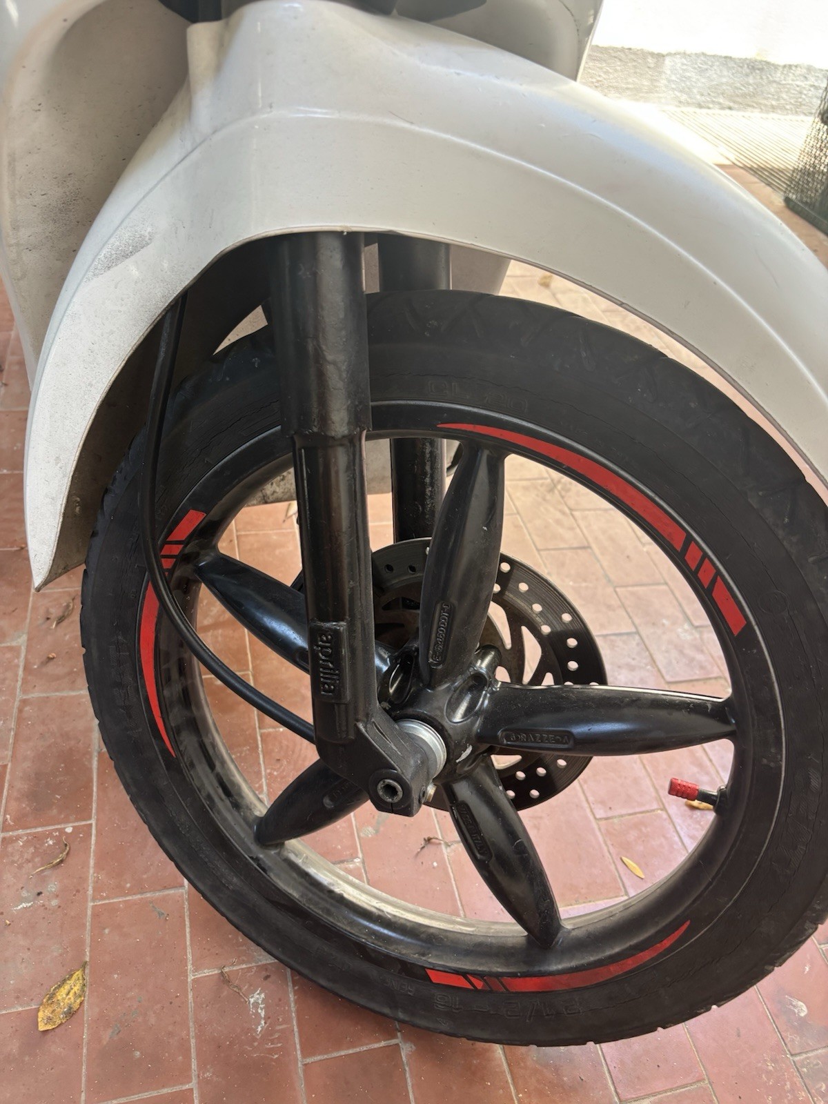 Aprilia Scooter 50 cc Usato in Buone Condizioni foto 3