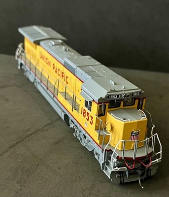 Atlas Master Gold HO Dash 8-40B UP #1853   DCC & Sound (Quantum) #9808