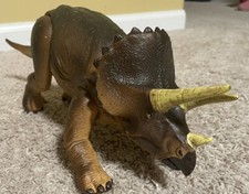 HOLY GRAIL ULTRA Rare 1998 Jurassic Park TRICERATOPS Universal Studios EXCLUSIVE